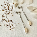 Desdemona Flat Link Patterned Chain and Freshwater Pearl Earrings in Gold and Silver